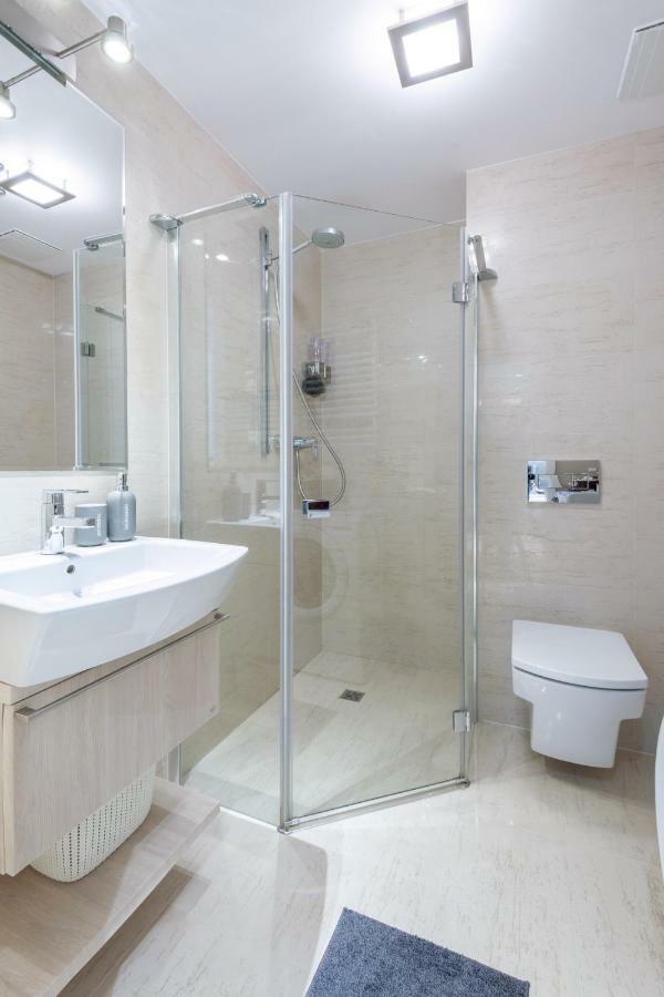 Kopernika8 Miro Apartment With Balcony And Ac Krakow Luaran gambar